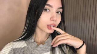 FreyaReed 19 female naked cam model profile