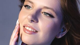 FreyaVey 19 female strip cam model profile