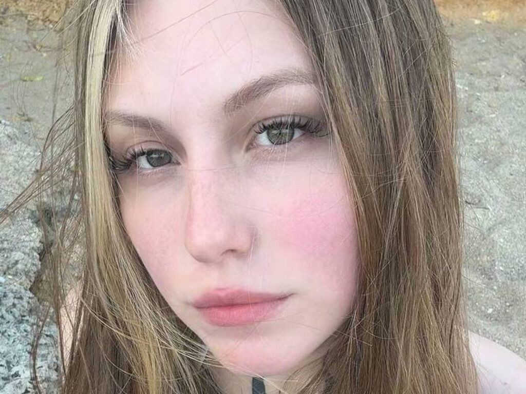 FriedaJane nude cam model profile photo