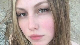 FriedaJane 18 female erotic cam model profile