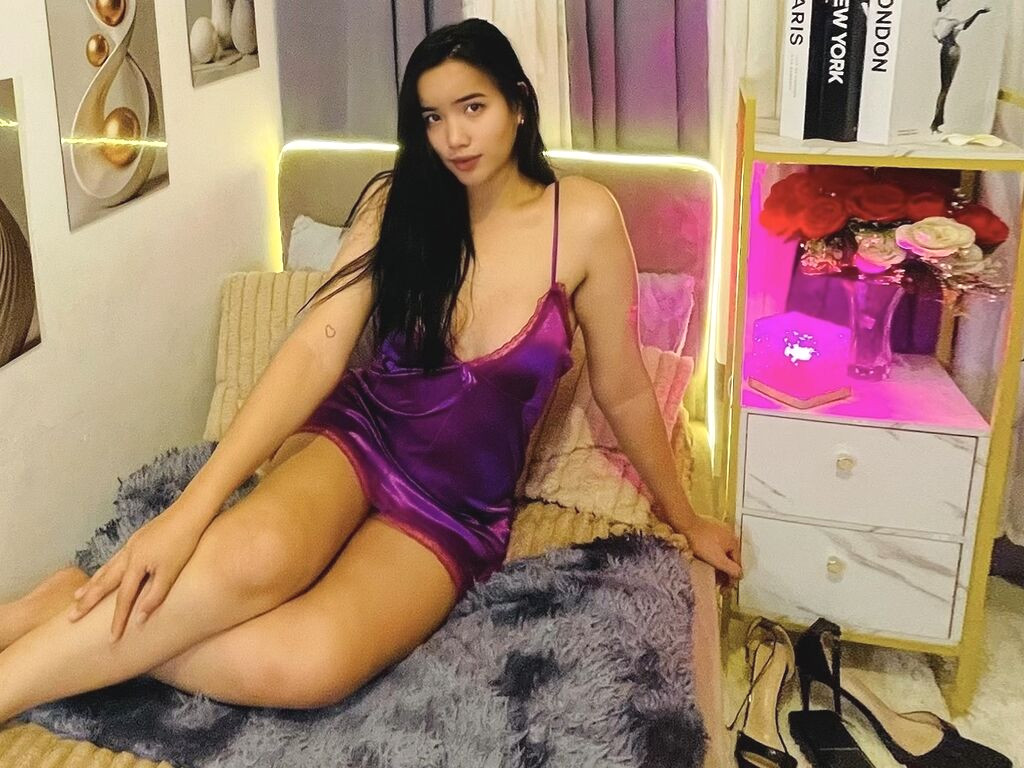 GiezelDelacruz naked cam model gallery photo