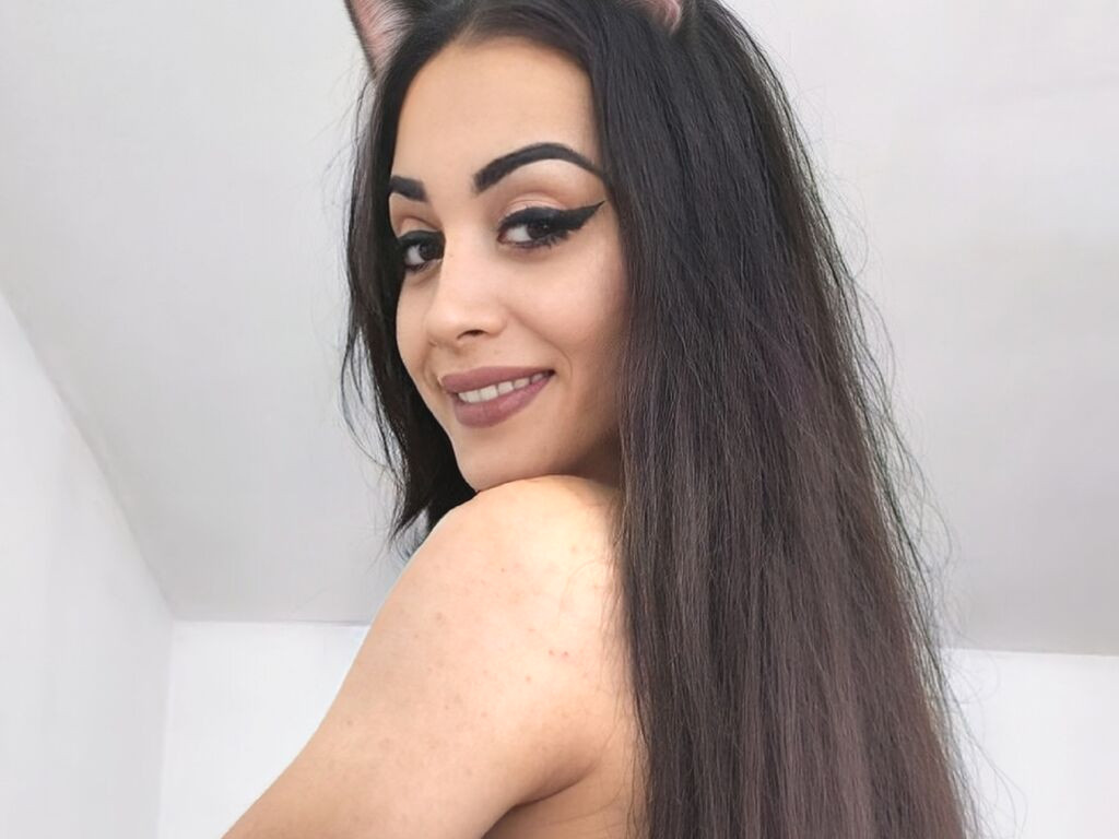 GiuliaLarry nude cam model profile photo