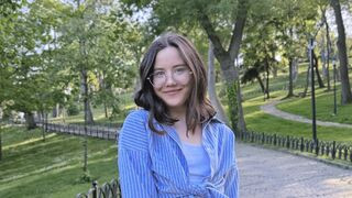GloriaBarnesa 22 female live cam model profile