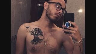 GuitNava 28 male hot related cam model profile