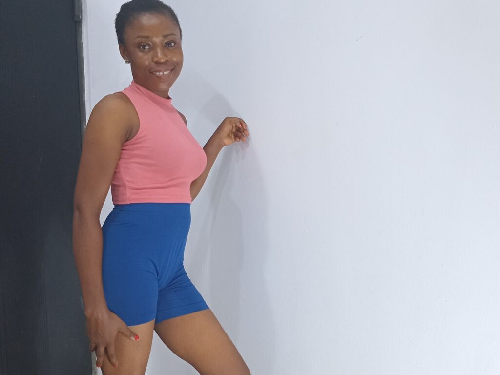 HarmonyWills naked cam model gallery photo