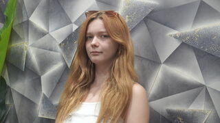 HarperLeen 18 female live cam model profile
