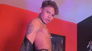 HenrikSilva 22 male nude related cam model profile