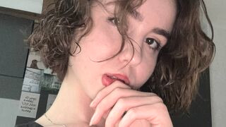 HilaryGanfield 19 female live cam model profile