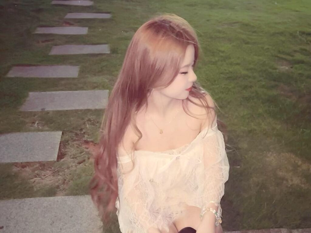 HimaniMei naked cam model gallery photo