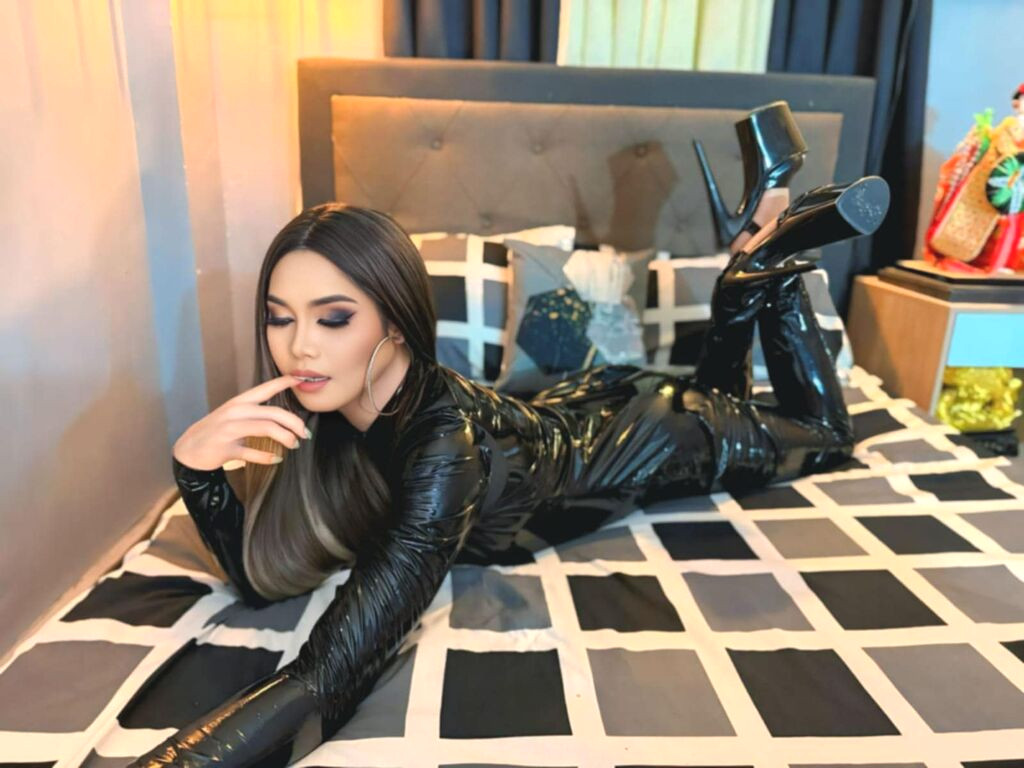 HollyTamara Naked