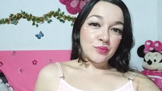 HoneyAngela 23 female live cam model profile