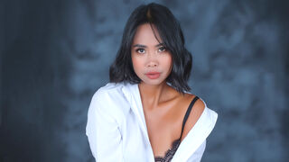 IanaEvans 35 female erotic cam model profile