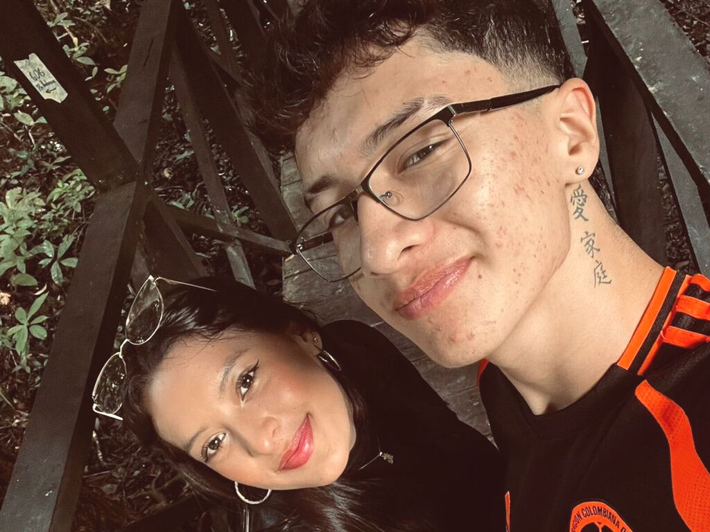 IanandBrithany nude cam model profile photo