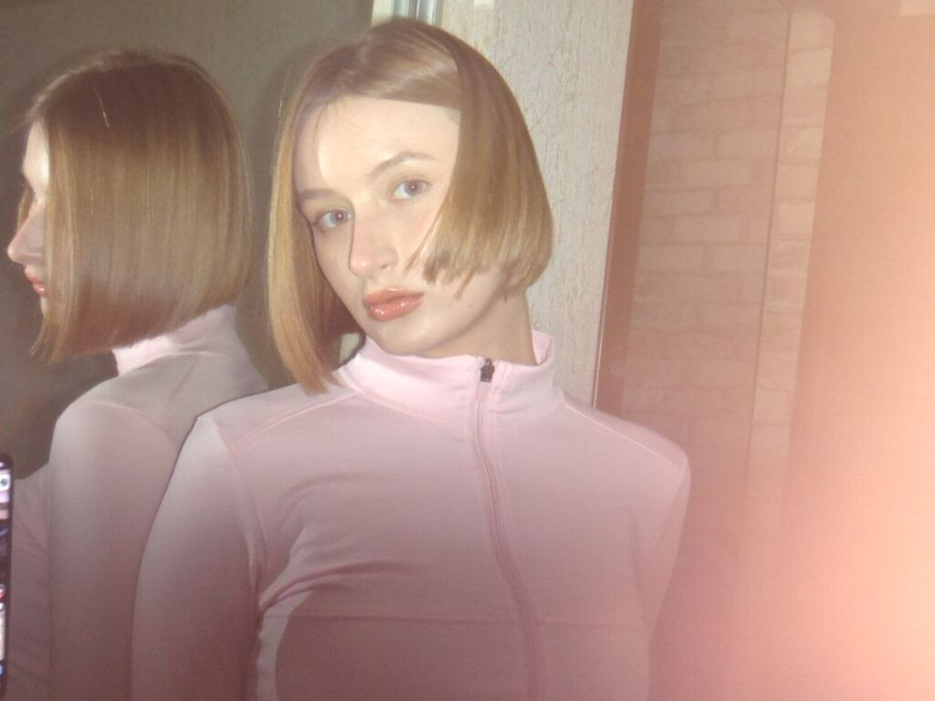 IngraKate naked cam model gallery photo