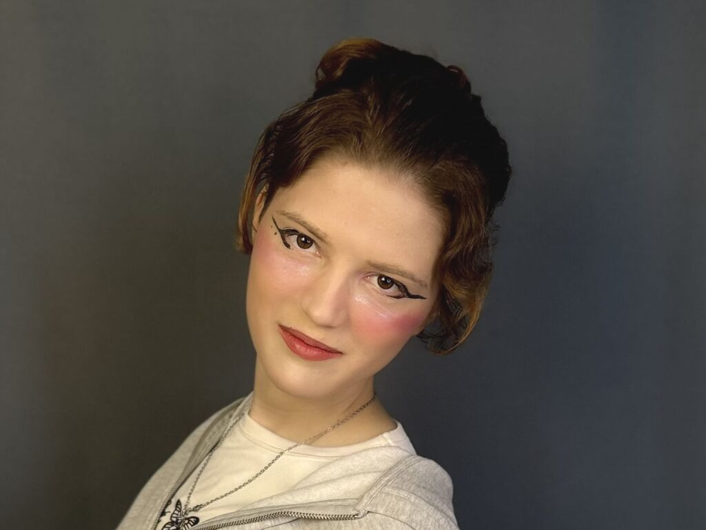 IrisKemp nude cam model profile photo