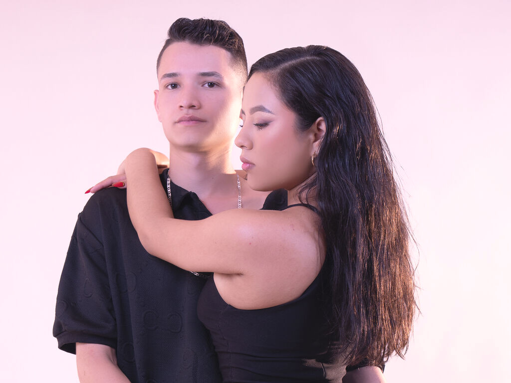 IsabellaAndMaxi naked cam model gallery photo