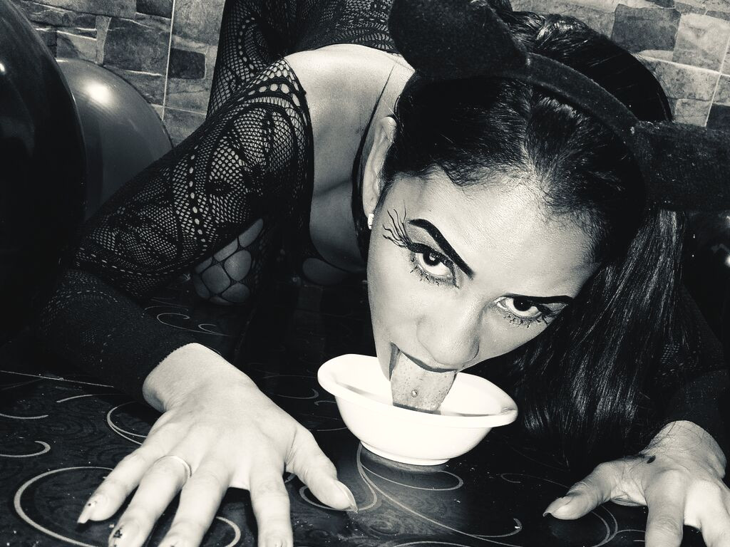 IsabellaHurtado naked cam model gallery photo