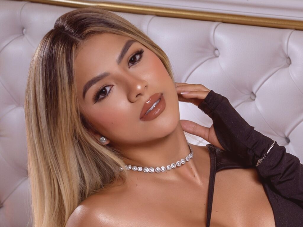 IsabellaLee naked cam model gallery photo