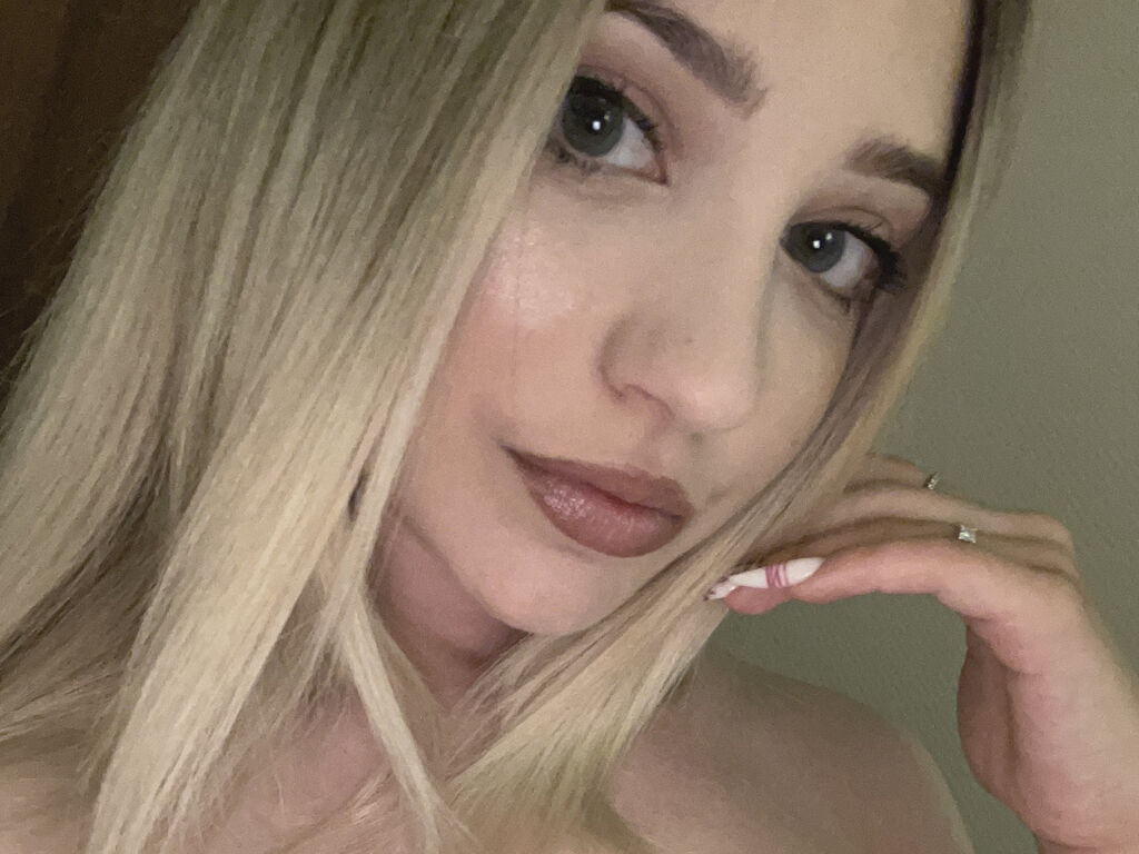 IvyNoir naked cam model gallery photo