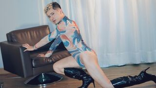 IzanCruz 20 male hot related cam model profile