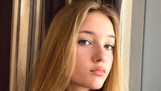 JaniJarema 18 female nude cam model profile