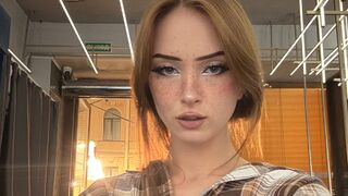 JenniferWiliams 21 female live cam model profile
