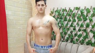 JohnnySevilla 26 male hot related cam model profile