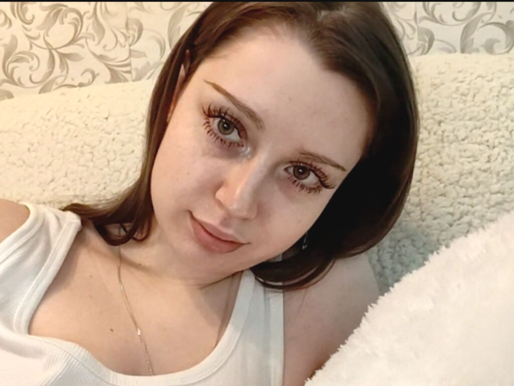 JuliaMoreau naked cam model gallery photo