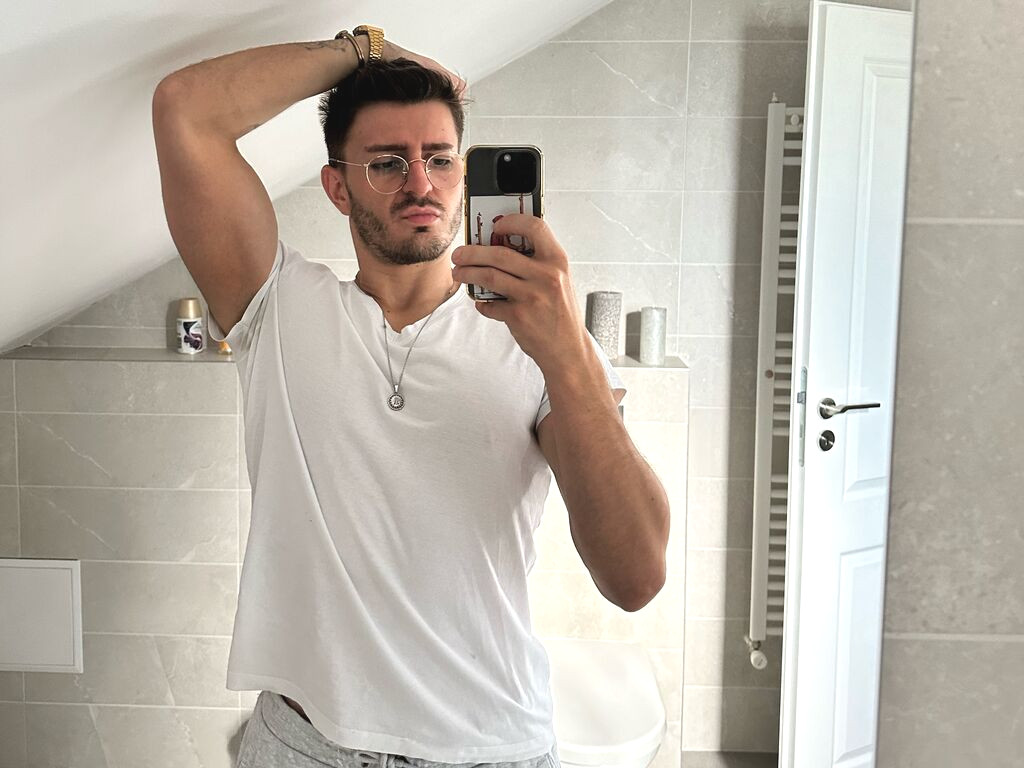 JulianDylan Nude