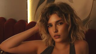JulieDumont 18 female hot cam model profile