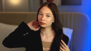 JulietMiills 19 female erotic cam model profile