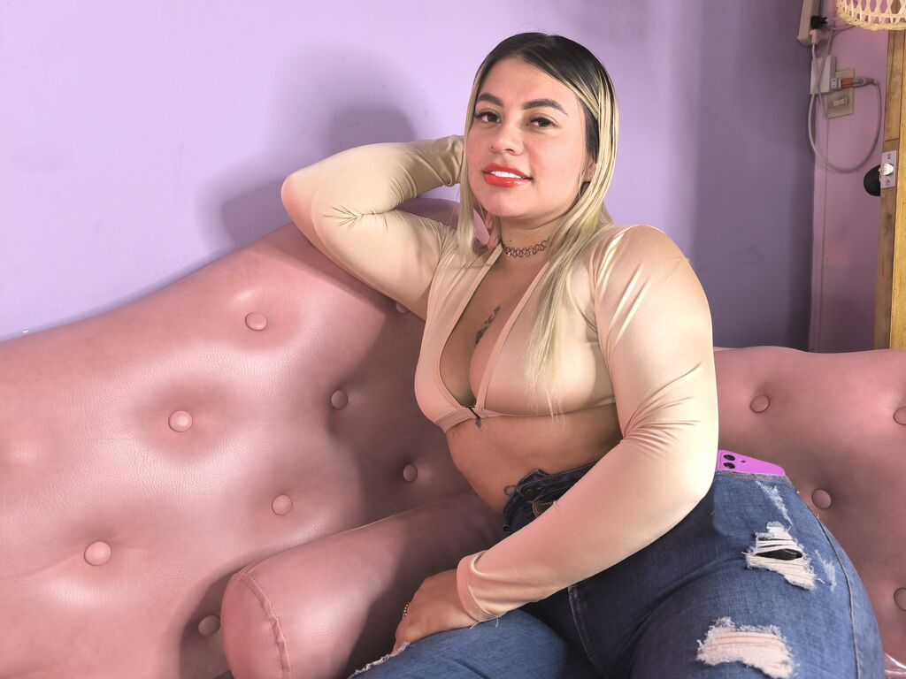 JulietaFerrero nude cam model profile photo