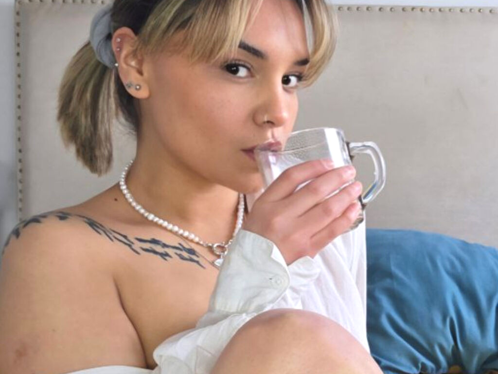 JuliettaDiaz naked cam model gallery photo