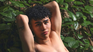 KaiiBossman 22 male nude related cam model profile