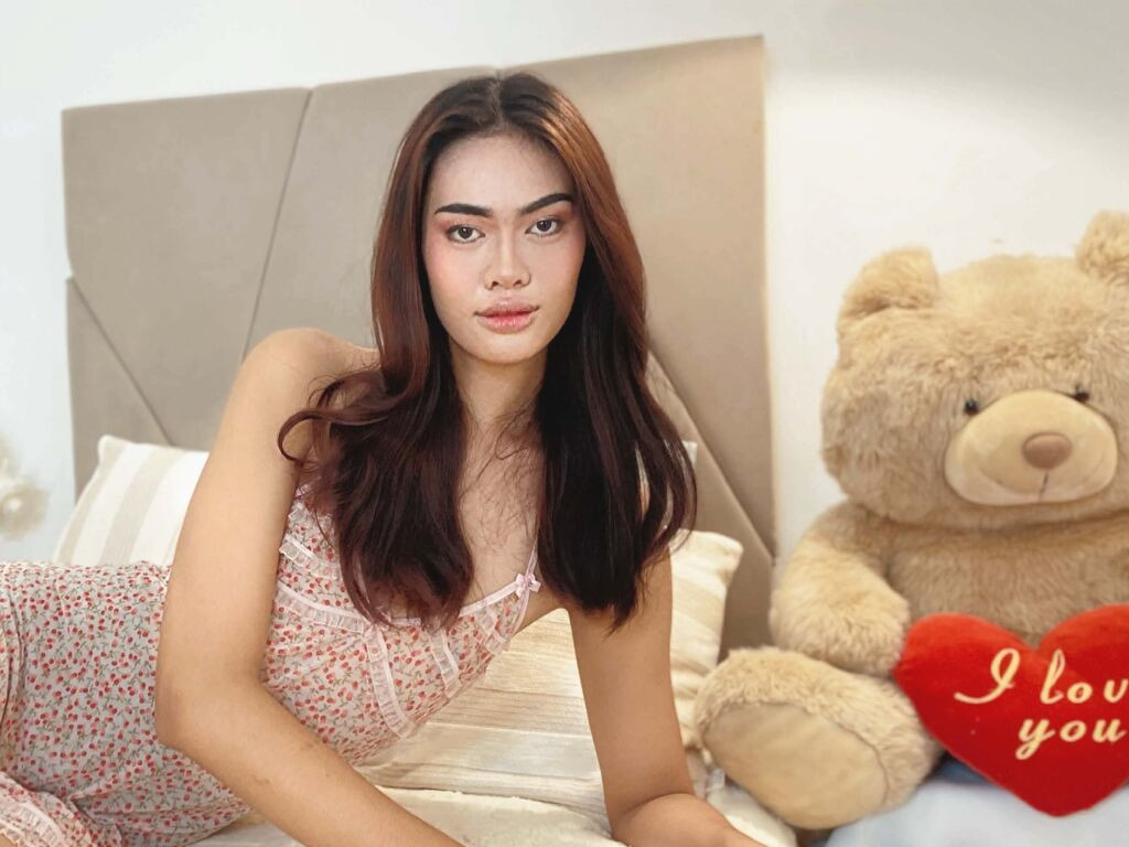 KairaCruz naked cam model gallery photo