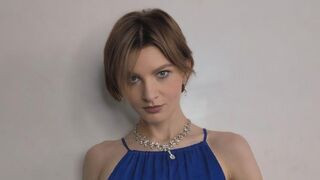 KarinaBiz 23 female nude cam model profile