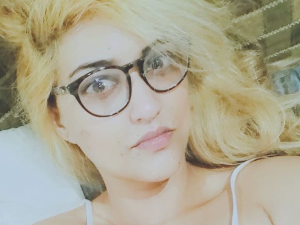 KarmicQzar naked cam model gallery photo