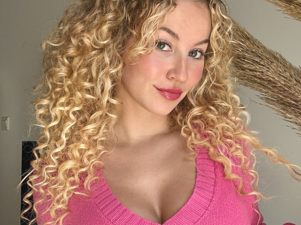 KarolinaRomero naked cam model gallery photo