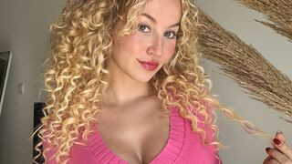 KarolinaRomero 28 female hot cam model profile