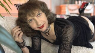 KateAvis 32 transgender erotic cam model profile