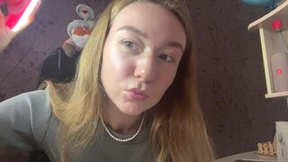 KayeEliasen 18 female nude cam model profile