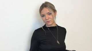 KeiraTullier 18 female nude cam model profile