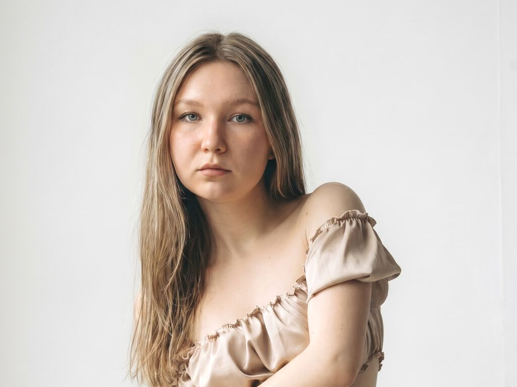 KellyEllis naked cam model gallery photo