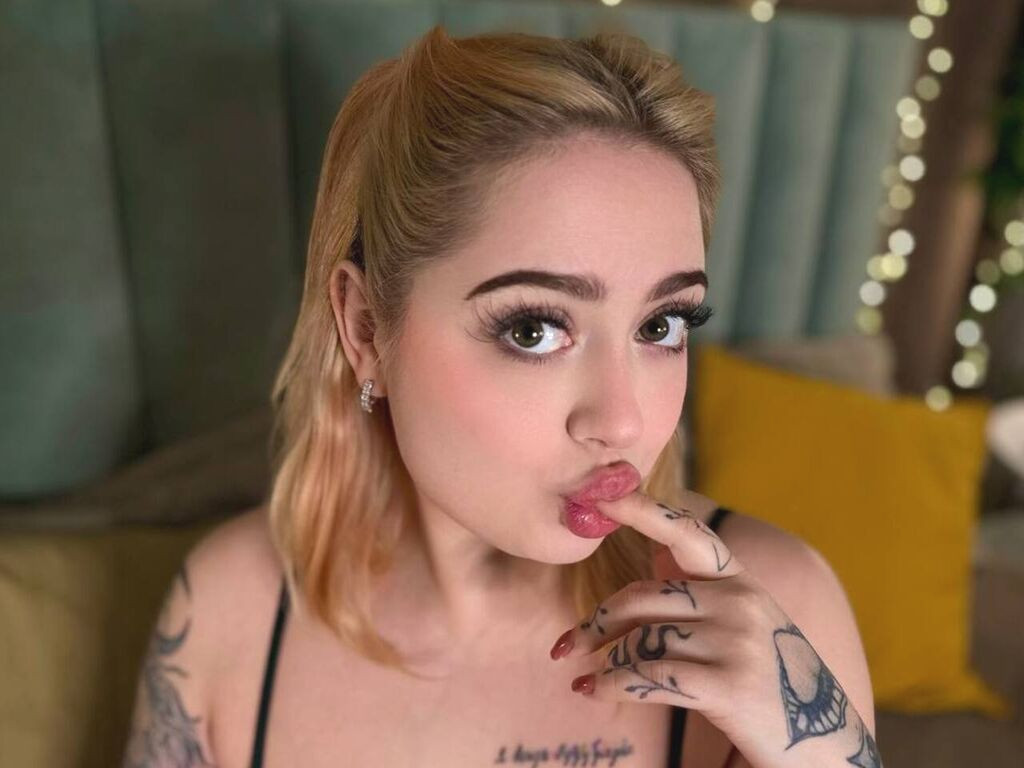 KellyMoors nude cam model profile photo
