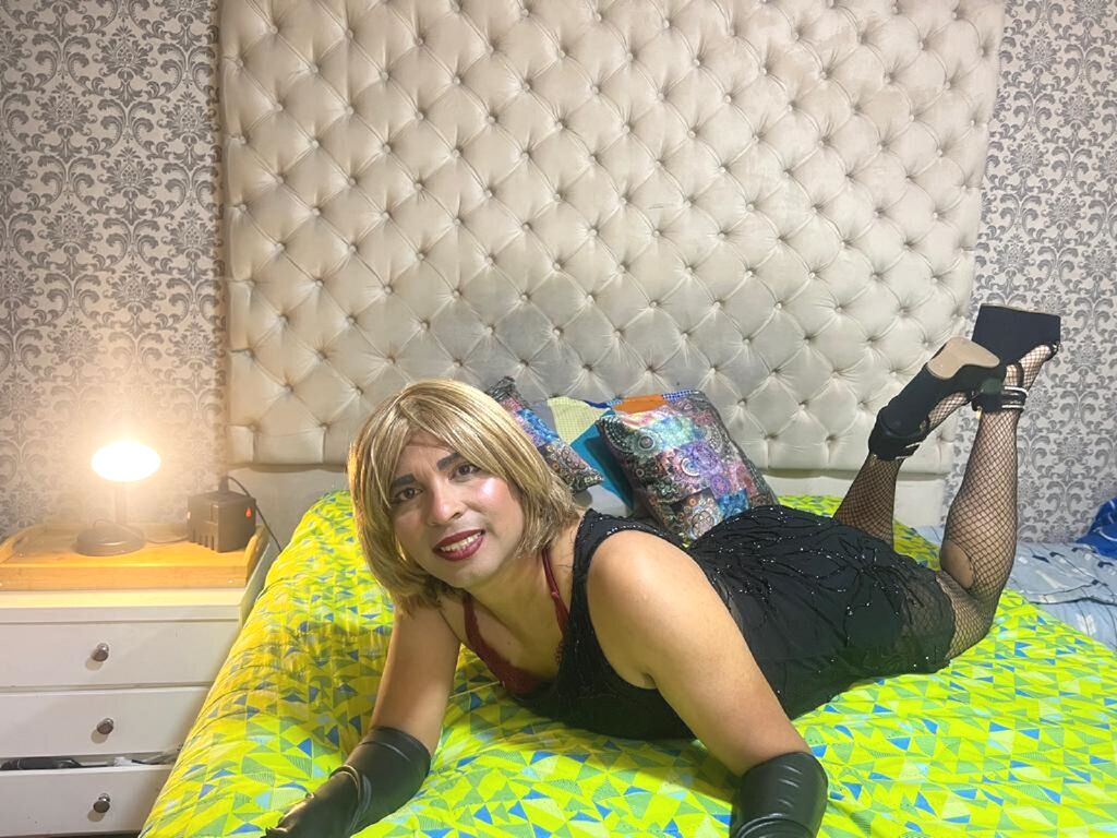 KellySuarez Naked