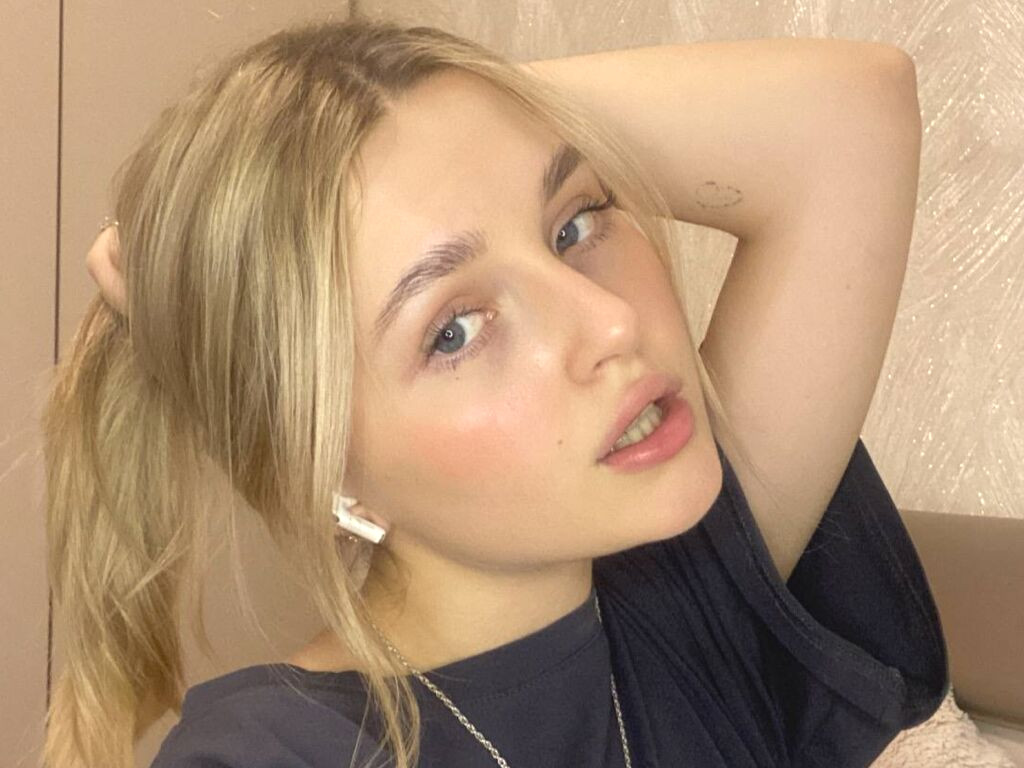KimbraHardinger nude cam model profile photo