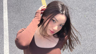 KiraBedlamy 20 female sexy cam model profile