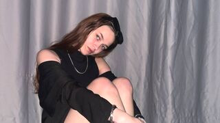 KishaBae 18 female live cam model profile