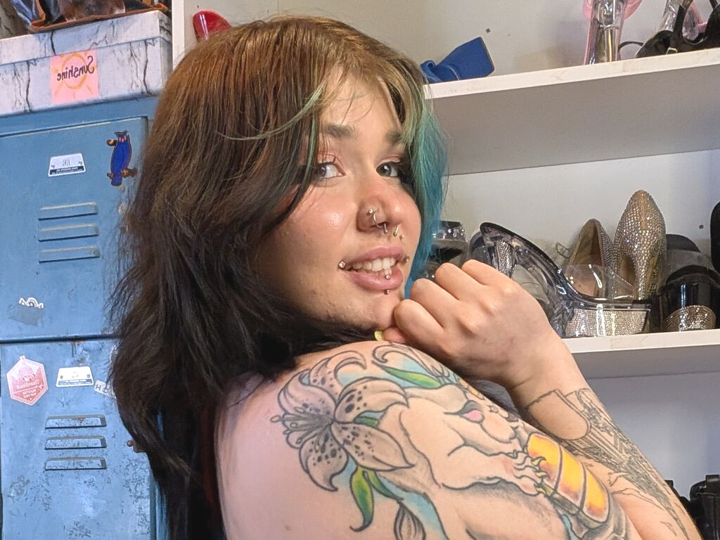KittyMac naked cam model gallery photo