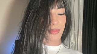 KittyMia 18 transgender naked cam model profile
